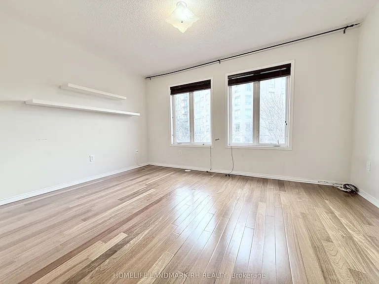5 Coburg Cres — Photo 8