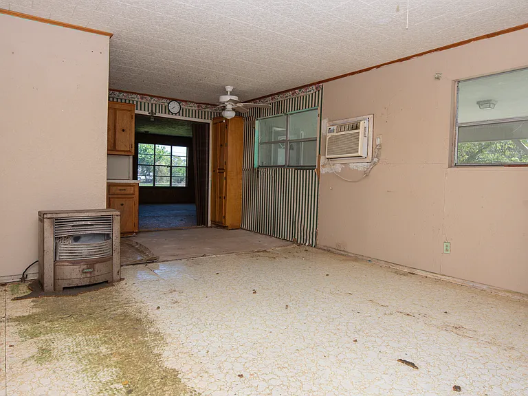 407 Nugier St — Photo 42