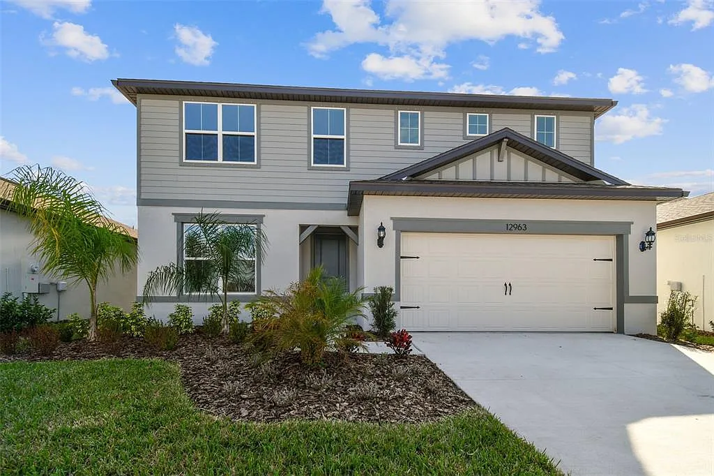 4 bed, 2.5 bath, 2386 sqft, $3,800 — Photo 2
