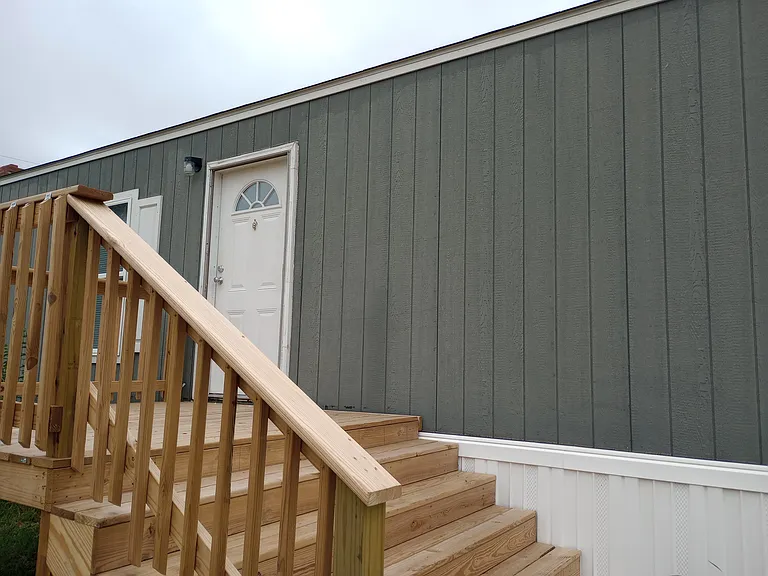 914 Western Trl — Photo 1