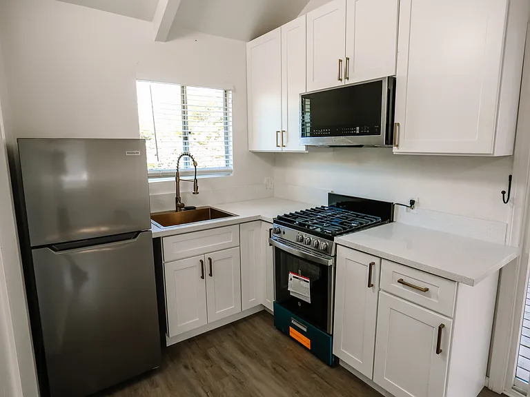 31462 La Matanza St #B — Photo 12