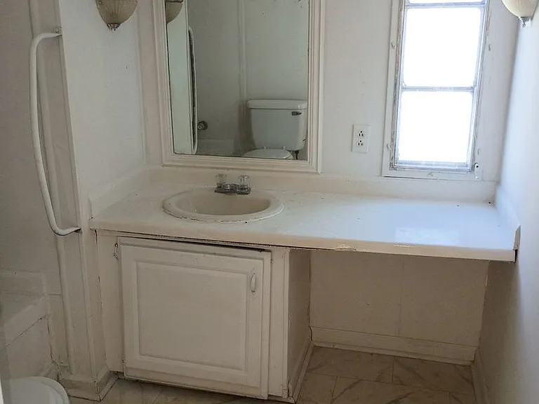 201 S Clements St #19 — Photo 7