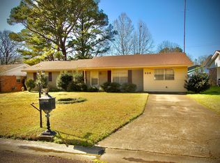 426 Winterset Dr, Columbus, MS 39702