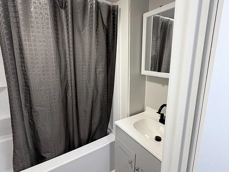 980 Scotland Ave #DOWNSTAIRS — Photo 11