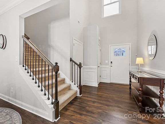 5th image of 6129 Artigas Dr