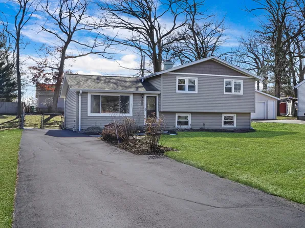 17835 W Big Oaks Rd, Grayslake, IL 60030