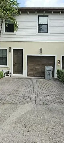 3 bed, 2.5 bath, 1660 sqft, $3,900 — Photo 3