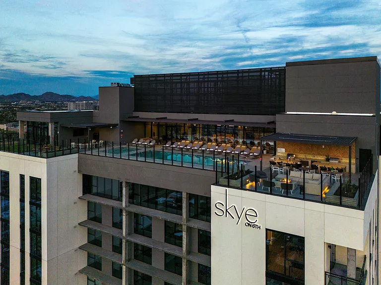 Skye on 6th — Photo 5