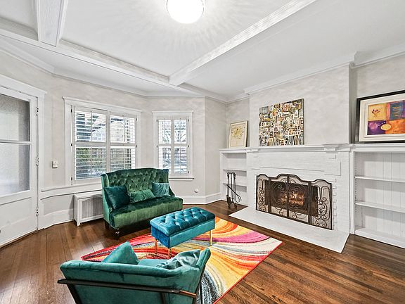 2nd image of 605 W Fullerton Pkwy Unit 1
