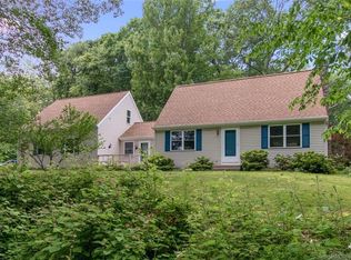 48 Lynn Rd, Ivoryton, CT 06442