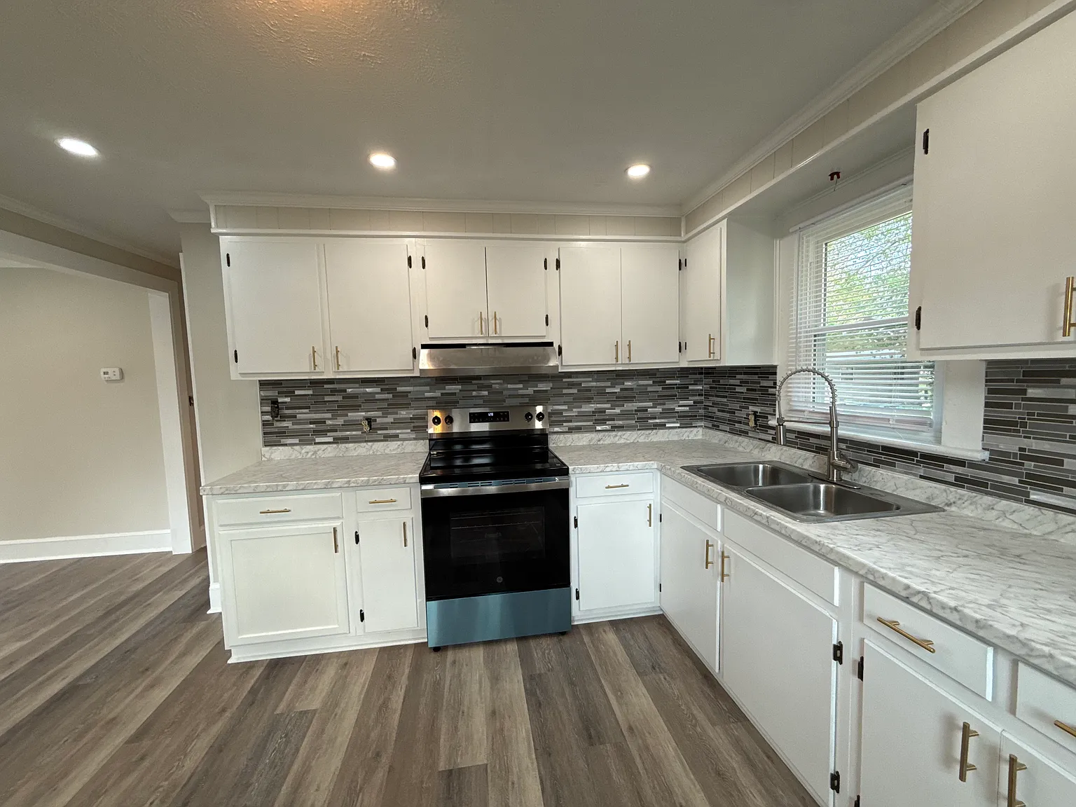 1009 Warren St — Photo 3