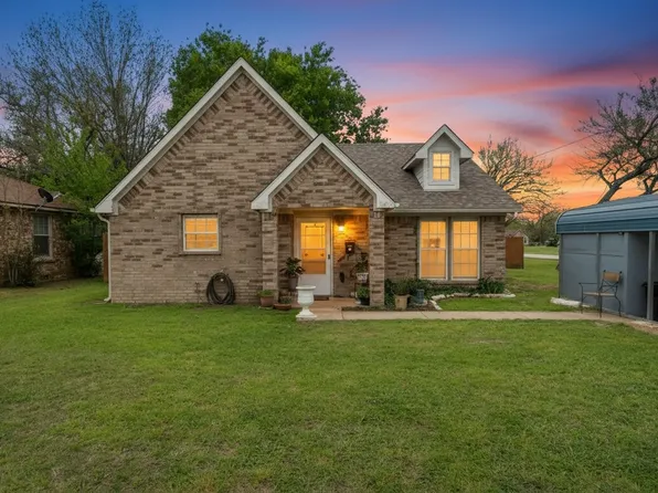 121 W Oneal St, Wills Point, TX 75169