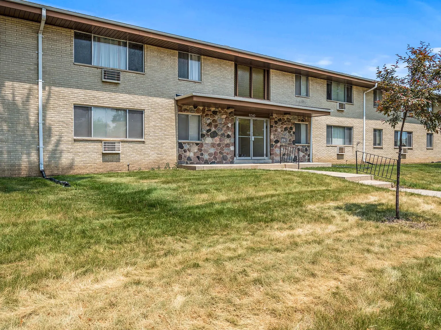 5241 W Midland Dr — Photo 2