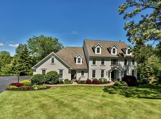 46 Arbor Creek Dr, Pittsford, NY 14534