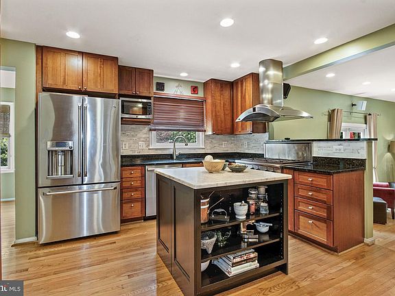4th image of 5 Hollyberry Ct