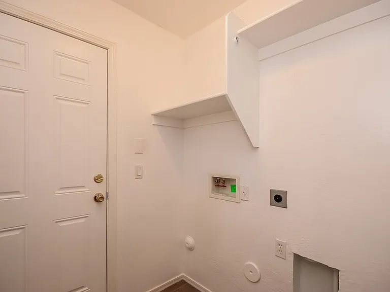 17606 W Bridger St — Photo 6