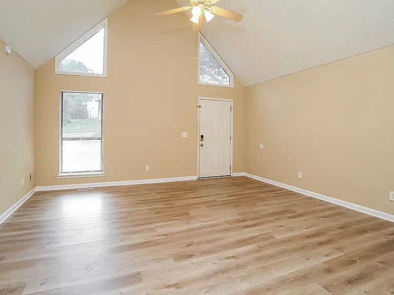 2597 Carol Cir — Photo 3