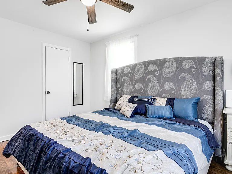 King size bed