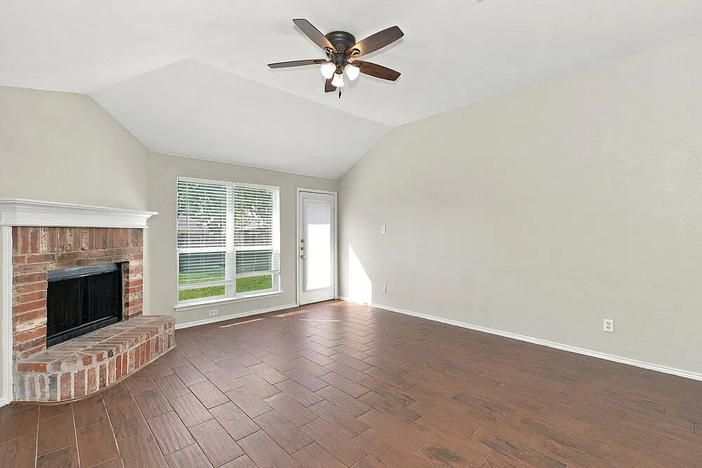 3 bed, 2.0 bath, 1525 sqft, $2,010 — Photo 4