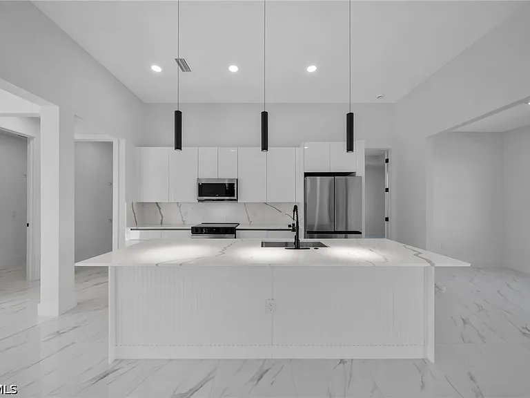 1426 NE 6th Ave — Photo 9