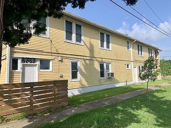 2nd image of 1842 Moss St APT A