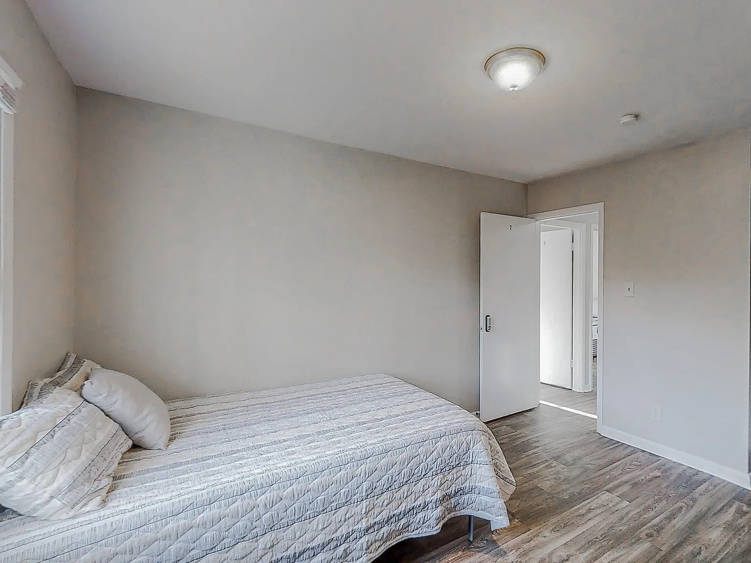 4 bed, 4.0 bath, 1739 sqft, $750 — Photo 2