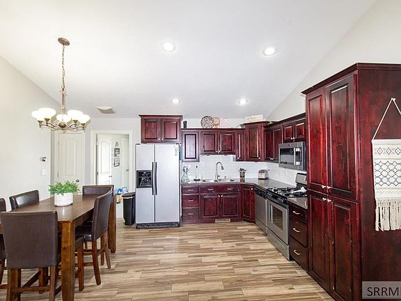 5th image of 2914 E Glenn Cove Ct