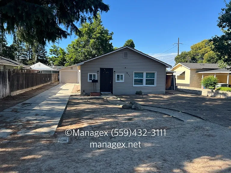1011 3rd St — Photo 1