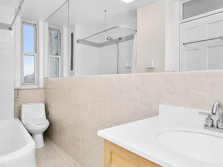 140 W 71st St #F8 — Photo 6