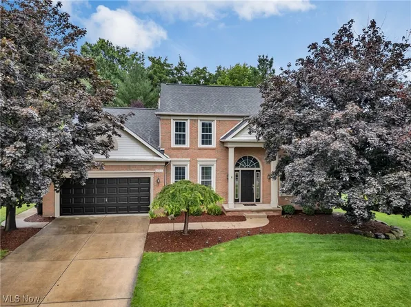 8554 Acadia Dr, Northfield, OH 44067