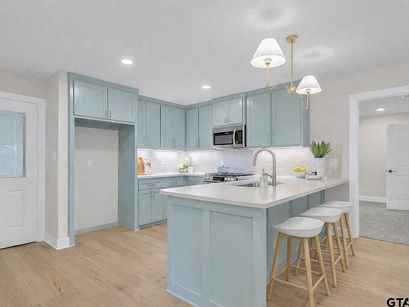 5th image of 113 W Magnolia St