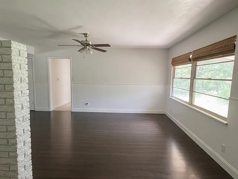 4904 Odessa Ave — Photo 10