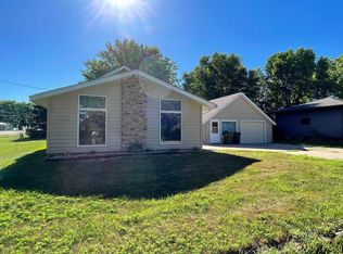 602 Lake Ave E, Fulda, MN 56131