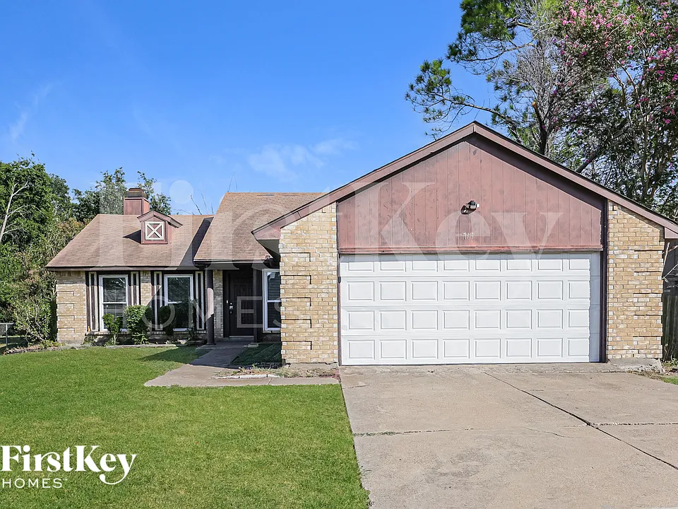 717 Redbud Dr