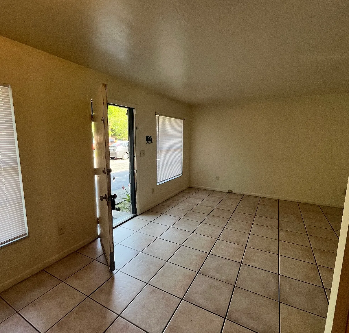 3625 SW 29th Ter — Photo 2