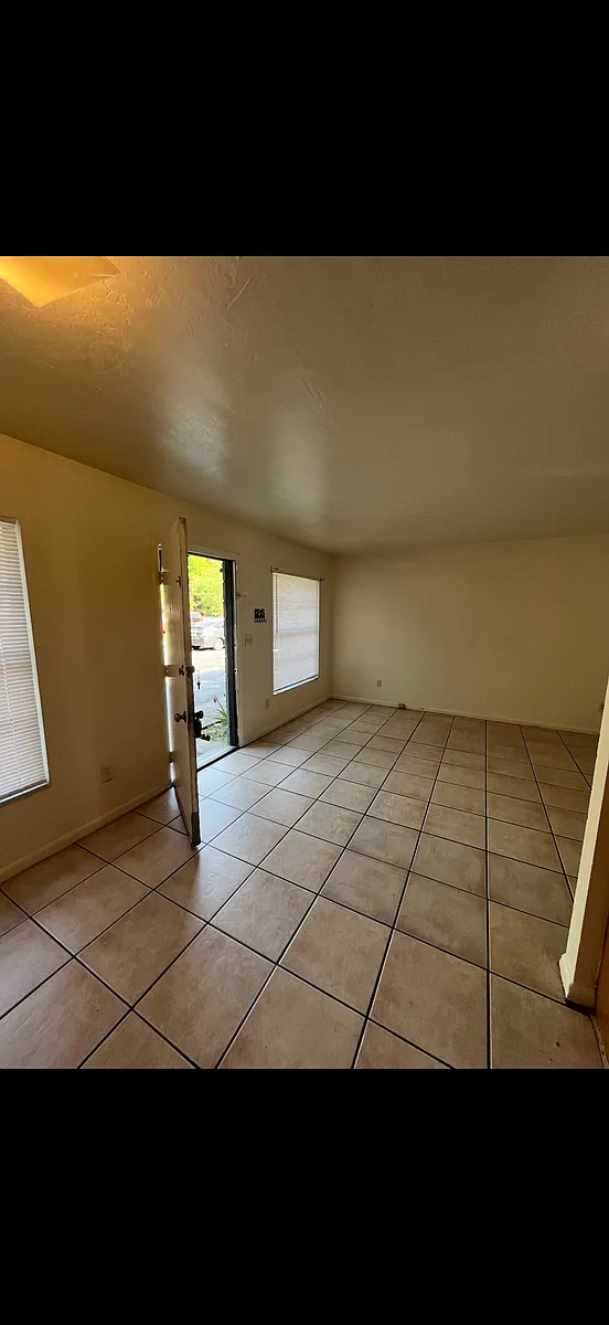 Building Photo - 3625 SW 29th Ter #C