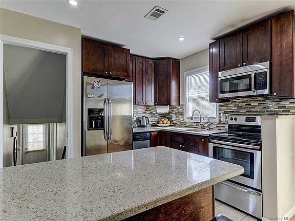 3rd image of 315 Evans Ave
