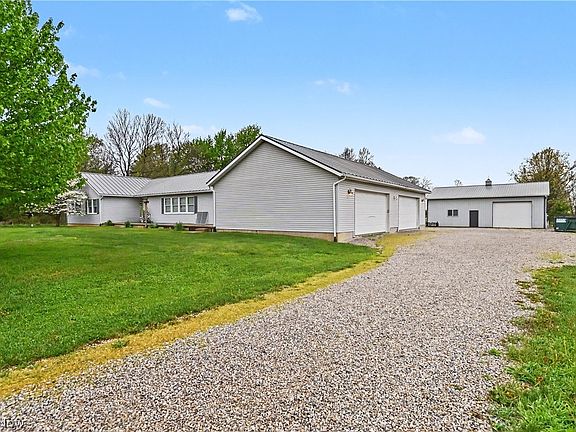 2nd image of 4418 Hook Rd