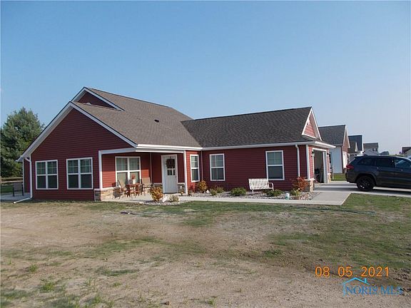 3rd image of 809 Eisenhower Drive