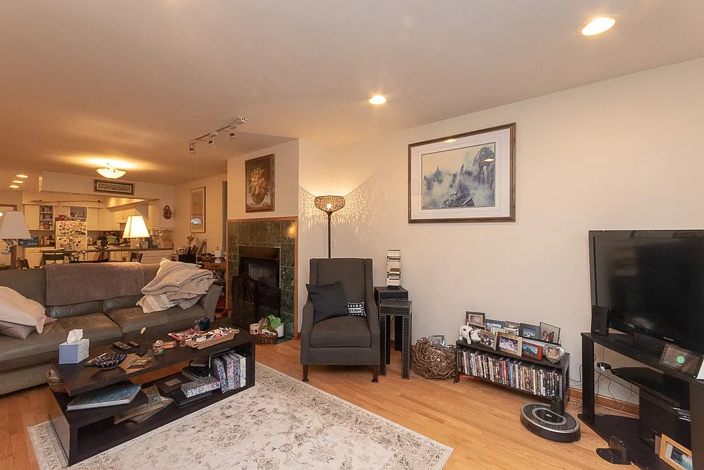 1644 W Augusta Blvd — Photo 2