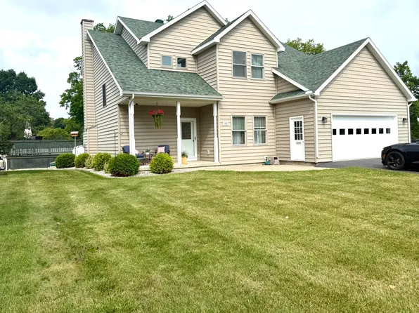 49 State St, Malone, NY 12953