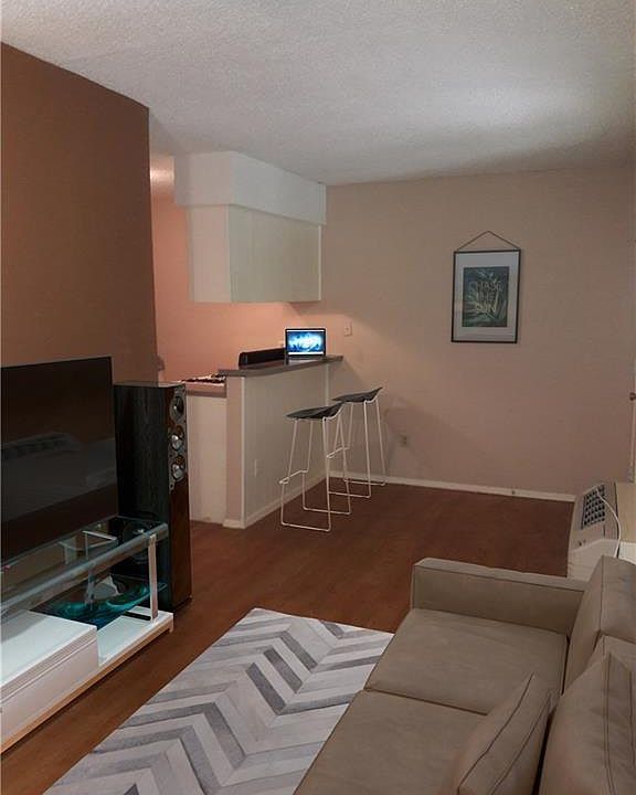1st image of 400 W 34th St APT 102