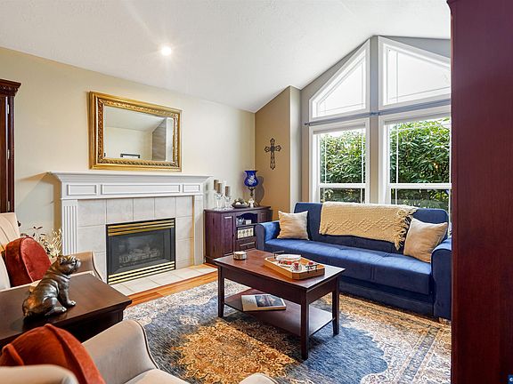 5th image of 2918 Vintage Ave SE