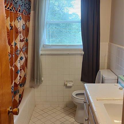 4th image of 1704 N Main St