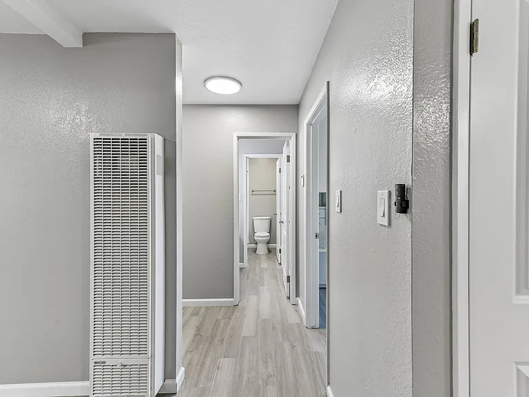 I Street Apartments — Photo 28