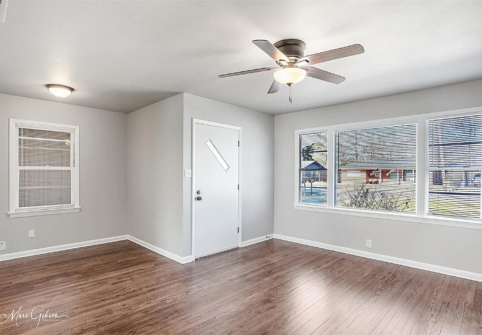 3 bed, 1.0 bath, 980 sqft, $1,300 — Photo 3