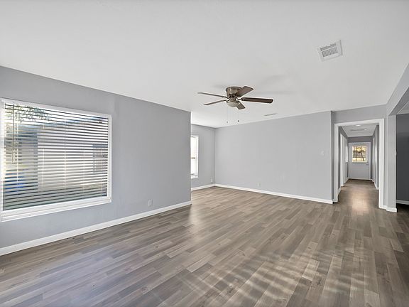 2nd image of 809 Hackamore St