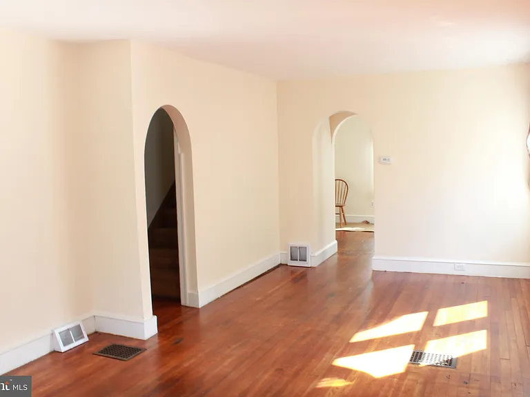 34 S Poplar Ave — Photo 11