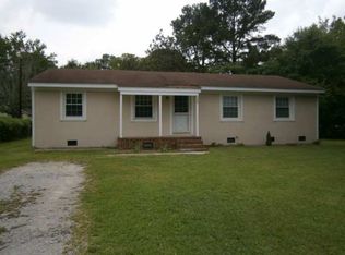 2 Collins Dr, Midway Park, NC 28544