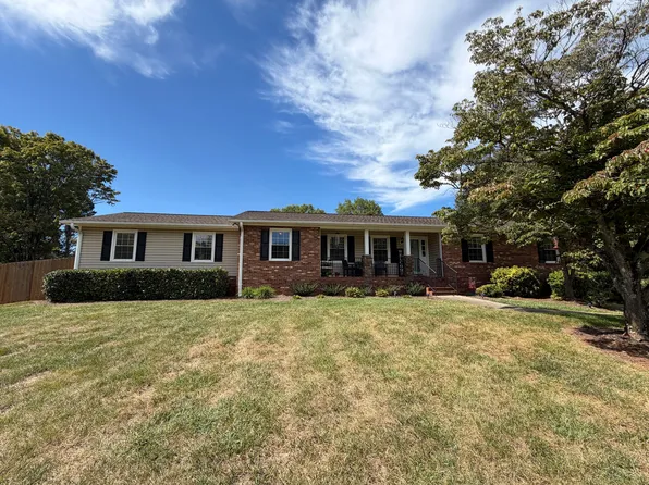 4740 Sherborne Dr, Pfafftown, NC 27040